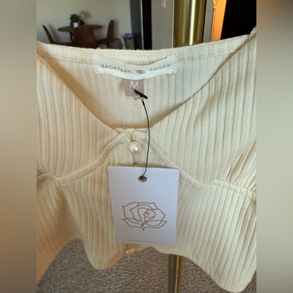 Backyard Roses Cream Ruffle Dacey Top Size Medium NWT - Picture 5 of 7